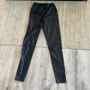 Aritzia Daria pants, Wilfred free. Black, size M.